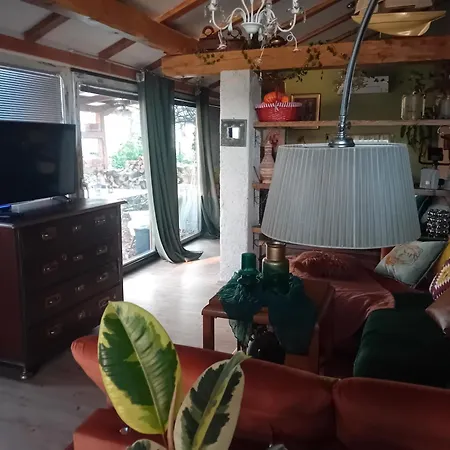 Rose Room For 4 Guests In Green Rose Resort Ljubljana * לובליאנה