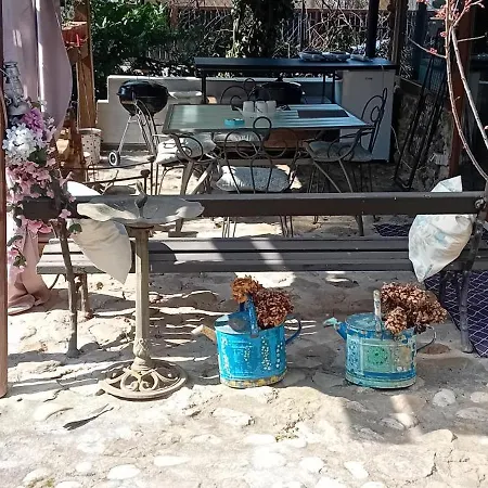 Δωμάτια σε οικογενειακή κατοικία Rose For 4 Guests In Rose *