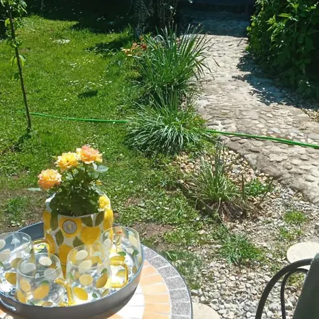 Δωμάτια σε οικογενειακή κατοικία Rose For 4 Guests In Rose *