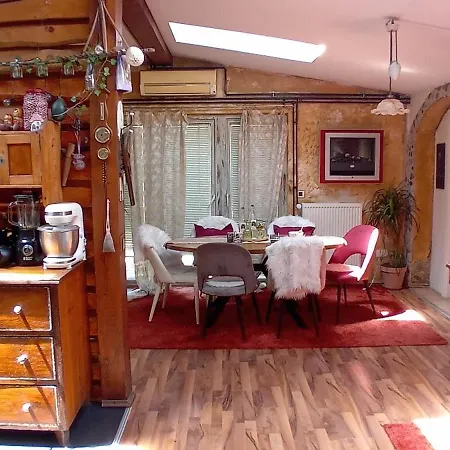 Homestay Rose Room, Roseart Resort *