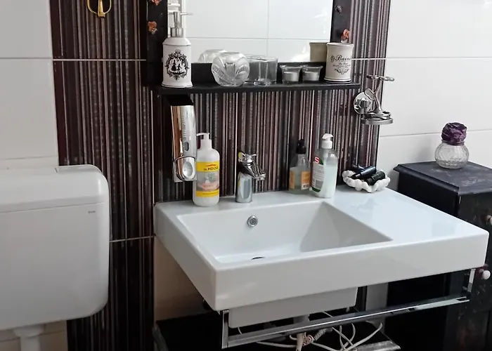 Privatunterkunft Rose For 4 Guests In Rose